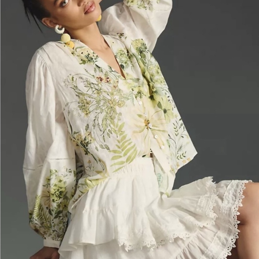 Forever that girl Floral print jacquard blouse size LARGE. Brand NEW
